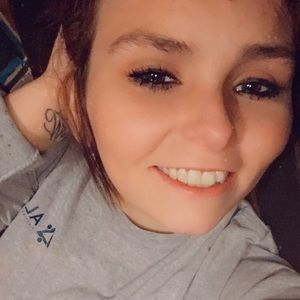 Meet your Posher, Lorie